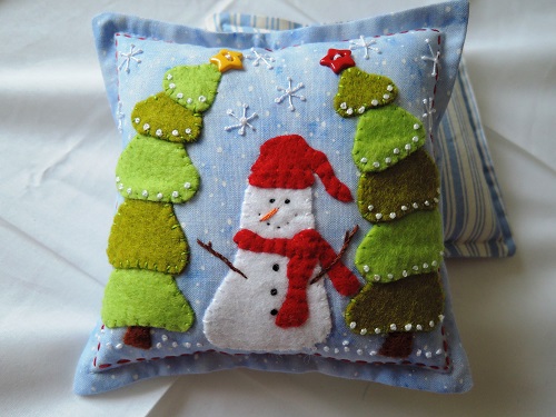 Sunburnt Quilts 2016 - Snowmen Pillows (1)